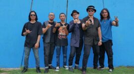 Para personel Uncles Band, membawa semangat musik rock dan kritik sosial dari pinggiran menuju panggung nasional. FOTO : HMS