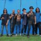 Para personel Uncles Band, membawa semangat musik rock dan kritik sosial dari pinggiran menuju panggung nasional. FOTO : HMS