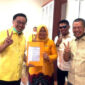 FOTO : Yuninnta bersama Pengurus DPP Golkar, Boby Rizaldi Ketua Bidang Pemenangan Pemilu Sumatra II, didampingi A Rahman Sekertaris DPD Golkar Provinsi Jambi. (FOTO : Jambiindependen).