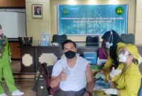 FOTO : Pegawai  Kejaksaan Negeri (Kejari), Kabupaten Tanjung Jabung Barat di vaksinasi, Rabu (17/03/21).