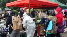 Pelaksanaan Rapid Test Massal Kepada Pedagang di Lokasi Car Free Day (CFD), Kawasan Perkantoran Gubernur Jambi. (FOTO : Hms/JambinetID, Minggu 19/07/20)