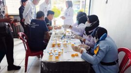 Pelaksanaan Tes Urine Mendadat terhadap Petugas dan Warga Binaan di Lapas Jambi. FOTO : HMS