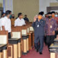 FOTO : Gubernur Jambi H. Fachrori Umar Melaksanakan Pelantikan Dewan Pertukangan Nasional Pengurus Bedeng Wilayah Provinsi Jambi (DPN-PBW Perkasa) periode 2020-2025 di Ruang Pola Kantor Gubernur Jambi, Kamis (30/07/20)