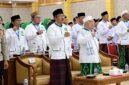 Bupati H. Anwar Sadat (tengah) dan Wagub Jambi H. Abdullah Sani (kanan) saat menghadiri pelantikan pengurus JATMAN se-Provinsi Jambi di Balai Pertemuan Kantor Bupati Tanjab Barat, Senin (7/9/2026). (FOTO : Dok. PROKOPIM)