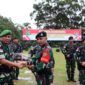 Kasrem 172/PWY Kolonel Inf Bayu Sudarmanto Memimpin Upacara Pelepasan Satgas Pamtas Kewilayahan Yonif Raider 142/KJ di lapangan Pacasila Rindam XVII/Cenderawasih, Sentani, Jayapura, Sabtu (29/4/23). FOTO : PENREM GAPU