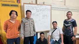 AS Satu dari 2 Pelaku Pemcurian Bobol Conter Galery Cell Pematang Lumut Ditangkap Polisi. FOTO : HMS Polsek Betar/LT