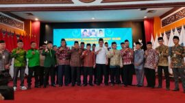 Foto Bersama Pengurus Syarikat Islam Provinsi Jambi Periode 2023-2025 dengan Presiden Syarikat Islam Dr H Hamdan Zoelva dan Gubernur Jambi Al Haris Usai Pelantikan, Jumat 11 Agustus 2023. [FOTO : Dok. Istimewa]