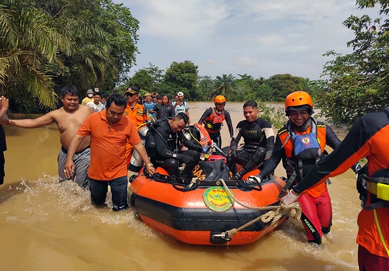 Penyelam Basarnas Jambi Temukan Korban Terseret Arus Banjir di Batanghari. FOTO : BASARNAS