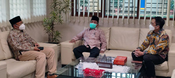 Bupati Meranginn Mashuri Saat Silaturrrahmi dengan  Rektor UT di Pondok Cabe Tanggerang. FOTO : Kominfo