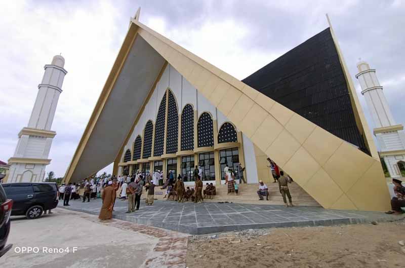 FOTO : Pelaksanaan Salat Jumat Perdana di Masjid Syaikh Utsman Tungkal, Jumat 5 Mei 2021 bersamaan 23 Jumadil Akhir 1442 H./Kominfo