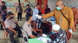 FOTO : Pelaksanaan Rapid Test Terhadap Personil Polsek Betara oleh Polres Tanjab Barat bekerjasama dengan Dinas Kesehataan Bidang Penanganan Covid 19, Kamis (06/08/20).