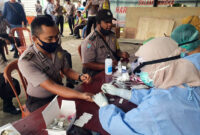 FOTO : Pelaksanaan Rapid Test Terhadap Personil Polsek Betara oleh Polres Tanjab Barat bekerjasama dengan Dinas Kesehataan Bidang Penanganan Covid 19, Kamis (06/08/20).