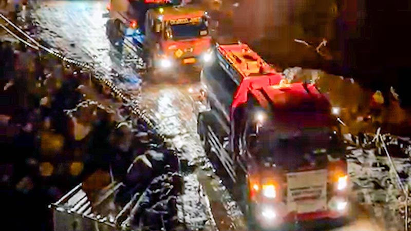 Salurkan BBM ke Bener Meriah Lewat Jalur Darat, 7 Mobil Tangki Tempuh Perjalanan Hingga 7 Jam. FOTO : WKI