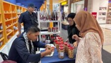 Pertamina SMEXPO 2026 di Mall Living World, Pekanbaru, Riau. Ajang tahunan bertema "Lokal Jadi Vokal" yang berlangsung pada 25–27 September 2026 ini menghadirkan puluhan produk kreatif UMKM guna memperluas jaringan pasar ritel maupun korporasi secara nasional. (FOTO : Dok. Pertamina)