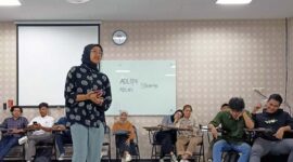 Salah Satu Mahasiswa Jurusan Ilmu Komunikasi Universitas Muhammadiyah Malang  Latih Keterampilan Public Speaking Jadi Podcaster . FOTO : Ist