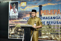 FOTO : Penjabat Sekretaris Daerah Provinsi Jambi H. Sudirman melepas 270 orang peserta pemagangangan dalam negeri ke perusahaan di Provinsi Jambi tahun 2020 di Hotel O2 Weston, Kota Jambi, Senin (10/8/2020).