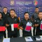 Polda Jambi Mengelar Pres Rilsi Ungkap Kasus Gagalkan Pengiriman 32 Ribu Liter BBM Ilegal Asal Sumsel. FOTO : JI