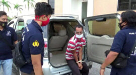 FOTO : Pelaku AG Ketika Diamankan Tim Petir Polres Tanjab Barat, Jumat 28/08/20)