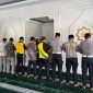 Anggota Polres Kerinci Gelar Shalat Gaib untuk Korban Ojol Saat Terjadinya Demonstrasi di Jakarta. FOTO : HMS