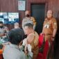 Polres Muaro Jambi gelar vaksin door to door ke beberapa kantor dinas Pemerintahan Kabupaten Muaro Jambi, Senin (07/03/22). FOTO : HUMAS PMJ