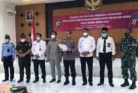 FOTO : Polres Kabupaten Tanjung Jabung Barat Saat Gelar Deklarasi Janji Kerja dan Pencanangan Pembangunan Zona Integritas (ZI) menuju Wilayah Birokrasi Bersih dan Melayani (WBBM) di aula Mapolres, Rabu (03/03/21).