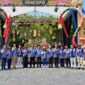 President Director Pertamina Foundation Agus Mashud S. Asngari secara simbolis menyerahkan bantuan produk UMKM kepada perwakilan komunitas difabel dalam pembukaan Pertamina SMEXPO Regional Yogyakarta 2026 di Pasar Ngasem, Yogyakarta, Jumat (2/10). FOTO : Dok. PERTAMINA