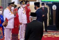 Presiden Joko Widodo (Jokowi) melantik pasangan Olly Dondokambey-Steven Kandouw sebagai gubernur dan wakil gubernur (wagub) Provinsi Sulawesi Utara (Sulut), periode 2021-2024 di Istana Negara, Jakarta, Senin (15/02/21). FOTO : Pilarsulut.com