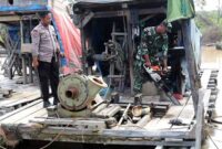 Rakit Dompeng PETI di Bungo dihancurkan oleh Petugas Gabungan TNI-Polres Bungo. FOTO : HPB