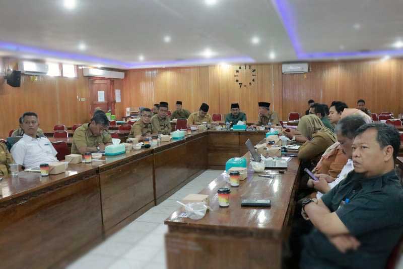 Rakor Pelaksanaan Pilkades dan Pilkada Serentak Tahun 2024 di Aula Utama Kantor Bupati, Kamis (05/10/23). FOTO : Ist
