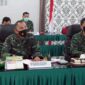 Danrem 042/Gapu Brigjen TNI M Zulkifli, Saat Mengikuti Virtual Teleconference Rakor Evaluasi Pemberlakuan Pembatasan Kegiatan Masyarakat (PPKM) Mikro dan kegiatan dalam menghadapi Lebaran tahun 2021 dari Makodam II/Swj, Palembang. FOTO : Korem042