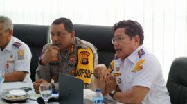 Dirlantas Polda Jambi Kombes Pol Dhafi saat Rapat Koordinasi bersama Stakeholder terkait Kelancaran Arus dan Perbaikan Sarpras Jalan Sekaligus Operasi Keselamatan Siginjai 2025. FOTO : VIRYZHA