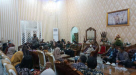 Bupati Hj. Masnah Busro menggelar rapat kordinasi persiapan gerakan Vaksinasi Serbu Desa, Kamis (13/01/22). FOTO : Noval.