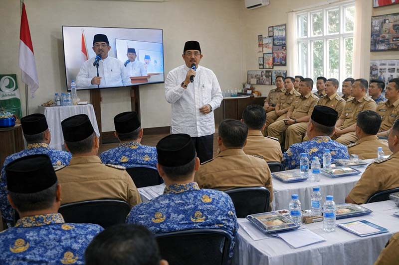 Suasana Rakor Camat dan Lurah se-Kabupaten Tanjung Jabung Barat di Aula Bumdesma Betara. Bupati Anwar Sadat secara khusus mendorong para perangkat kewilayahan untuk memaksimalkan lahan tidur melalui program 3K dan memulai gerakan pemilahan sampah dari sumber sebagai langkah nyata menjaga kelestarian lingkungan. (FOTO : Dok. Istimewa/LT/Prokopim)