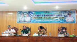 Wakil Bupati Tanjung Jabung Barat Hairan, SH memimpin Jalannya Rapat Koordinasi forum lalu lintas angkutan Jalan terkait penyelanggaraan Car Free Day, Senin (30/5/2022). FOTO : Prokopim Tjb