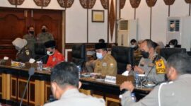 Gubernur Jambi H. Al Haris Saat Rapat Evaluasi dan Tindak Lanjut Penyelesaian Permasalahan Angkutan Batu Bara di Auditorium Rumah Dinas Gubernur Jambi, Senin (31/01/22). FOTO : Noval/Ist.