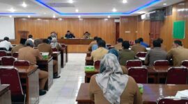 Staf Ahli Bupati Bidang Hukum dan Politik H. Mulyadi Pimpin Rapat Panitia HUT Kabupaten dan HUT RI, Selasa (2/8/22). FOTO : Kesra