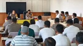Kapolda Jambi Irjen Pol A Rachmad Wibowo SIK Saat Pimpin Rapat Bahas Geng Motor dan Kamtibmas di Gedung Sementara Polresta Jambi di Hotel Resident Kota Jambi, Rabu (26/01/22) pagi. FOTO : Noval/HMS Polda Jambi.