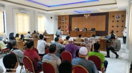 Kapolres Tanjab Barat AKBP Guntur Saputro, SIK, MH Memimpin Rapat Koordinasi Mitigasi Covid-19 pada Penyaluran Liquifed Petrolium Gas 3 Kg bersubsidi di Ruang Reconfu Mapolres, Kamis (13/04/21). FOTO : HUMASRESTJB