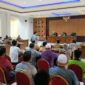 Kapolres Tanjab Barat AKBP Guntur Saputro, SIK, MH Memimpin Rapat Koordinasi Mitigasi Covid-19 pada Penyaluran Liquifed Petrolium Gas 3 Kg bersubsidi di Ruang Reconfu Mapolres, Kamis (13/04/21). FOTO : HUMASRESTJB