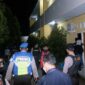 Tim Gabungan Polda Jambi kembali melakukan razia yang menyasar tempat hiburan malam dan rumah kos di Kota Jambi. Malam Senin (21/2/22). FOTO : Istimewa