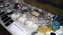 Barang Temuan Razia Gabungan di Kamar Hunian Warga Binaan Lapas Kelas II A Jambi. FOTO : HMS