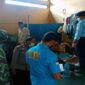 Petugas Lapas Gabungan Saat Razia Bilik Hunian WBP Lapas Narkotika Kelas IIB Sabak. FOTO : BIN