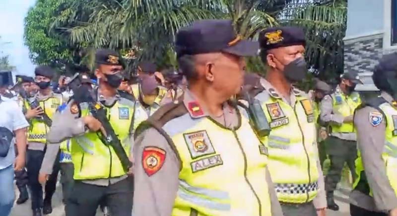 Ratusan Personel Polresta Jambi Dikerahkan Ratusan Personel ke Eks Kampung Narkoba Pulau Pandan. FOTO : Ist