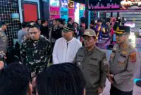 Kapolresta Jambi Kombes Pol. Ananto Herlambang (kanan) bersama Walikota Jambi Dr. dr. H. Maulana (kedua kanan), unsur TNI, dan Forkopimda saat memimpin pelaksanaan Operasi Antik Siginjai 2026 di salah satu tempat hiburan malam di Kota Jambi. (FOTO: Dhea/Polresta Jambi)