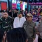 Kapolresta Jambi Kombes Pol. Ananto Herlambang (kanan) bersama Walikota Jambi Dr. dr. H. Maulana (kedua kanan), unsur TNI, dan Forkopimda saat memimpin pelaksanaan Operasi Antik Siginjai 2026 di salah satu tempat hiburan malam di Kota Jambi. (FOTO: Dhea/Polresta Jambi)