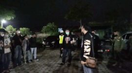 Tim Gabungan Polresta Jambi Tertibkan Tempat Hiburan Malam, Sabtu Malam (20/3/22). FOTO : Bin