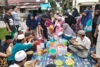 FOTO : Warga Jalan Balai Marga, Kelurahan Tungkal II Kuala Tungkal Melaksanakan Acara Rebo Mustamir, Rabu (14/10/20).