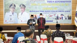 Didampingi Wabup Hairan, Bupati H Anwar Sadat menyampaikan terkait Refleksi Satu Tahun kepemimpinan (UAS - Hairan), Sabtu (26/2/22). FOTO : lintastungkal
