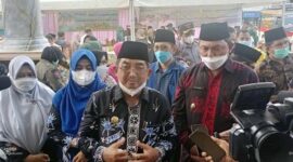 Didampingi Wabup Hairan, Bupati H Anwar Sadat menyampaikan terkait Refleksi Satu Tahun kepemimpinan (UAS - Hairan), Sabtu (26/2/22). FOTO : lintastungkal