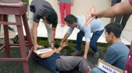 Satuan Teserse Rriminal Polres Muaro Jambi mengelar rekonstruksi atau rekan adegan kasus pembunuhan yang terjadi di Desa Jambi Tulo, Kecamatan Maro Sebo, di Mapolres Muaro Jambi, Kamis (17//3/22). FOTO : Noval